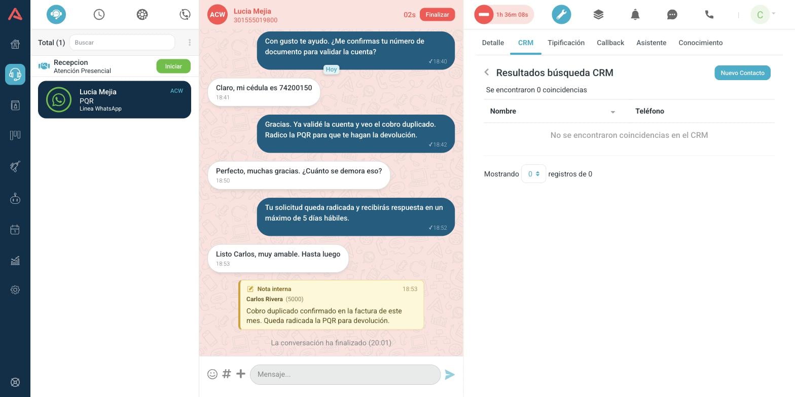 Conversación en ACW, con el fondo rosado, el contador y el botón Finalizar en la cabecera
